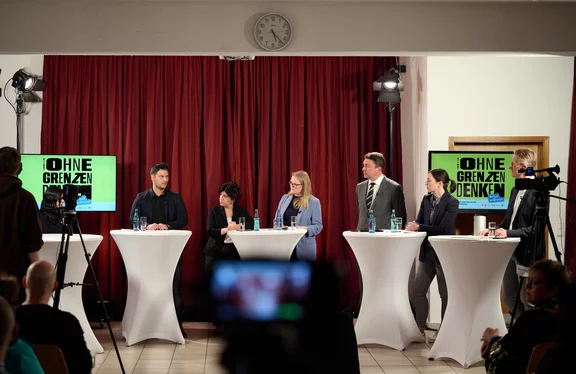 Das Podium beim Livetalk zur NRW-Landtagswahl.