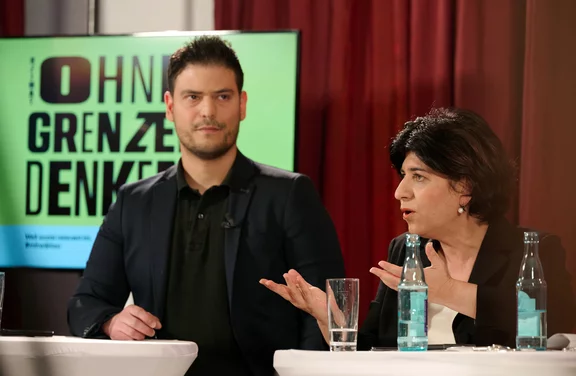 Berivan Aymaz (Grüne, rechts) und Fotis Matentzoglou (Linke) halten ein Antidiskriminierungsgesetz für längst überfällig. 