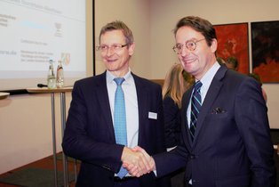 Dr. Hensel mit Staatssekretär Bothe