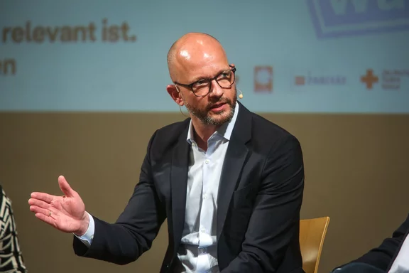 Ralph Bombis (FDP) im Gespräch.