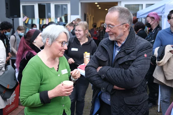 Petra Backhoff (Bündnis90/Die Grünen) mit Hans-Georg Liegener (Caritas Essen).